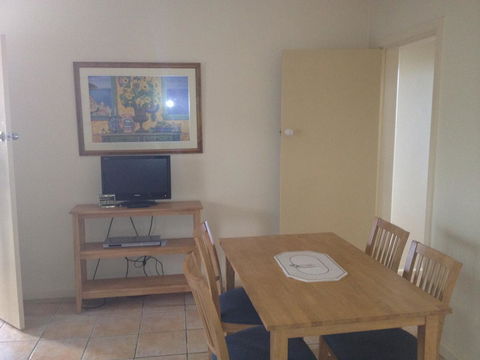Oxley Cove Holiday Apartment - Kingaroy Accommodation 9