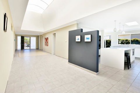 Neptune I Absolute Beachfront I Stunning Views - Kingaroy Accommodation 24