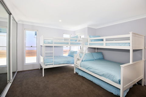 Neptune I Absolute Beachfront I Stunning Views - Kingaroy Accommodation 17