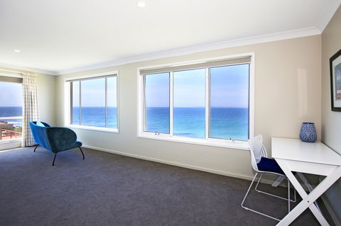 Neptune I Absolute Beachfront I Stunning Views - Kingaroy Accommodation 12