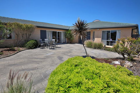 Neptune I Absolute Beachfront I Stunning Views - Kingaroy Accommodation 30