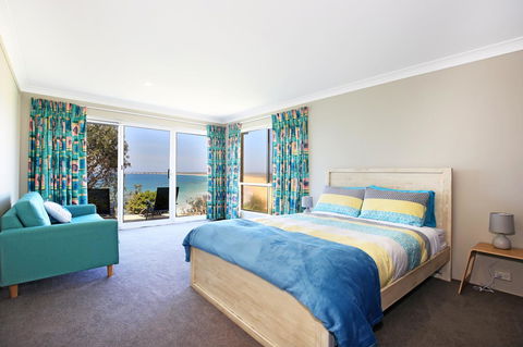 Neptune I Absolute Beachfront I Stunning Views - Kingaroy Accommodation 16