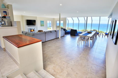Neptune I Absolute Beachfront I Stunning Views - Kingaroy Accommodation 2