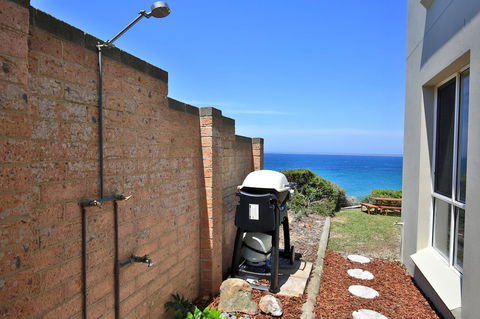 Neptune I Absolute Beachfront I Stunning Views - Kingaroy Accommodation 27