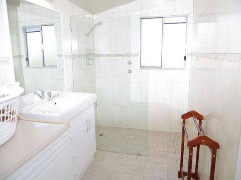 Jupiter, 3 Scott Street - Kingaroy Accommodation 5