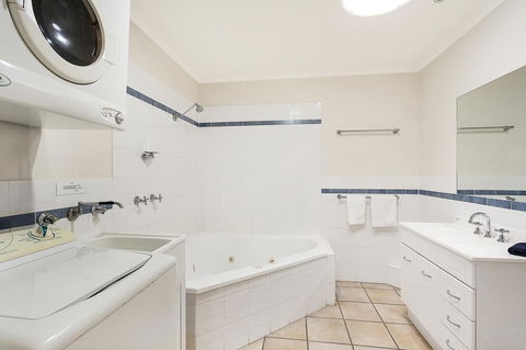 Sails Luxury Apartments Merimbula - Kingaroy Accommodation 26