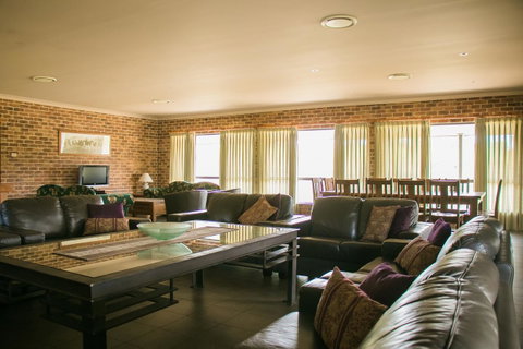 Ironstone Estate Lovedale - Kingaroy Accommodation 26