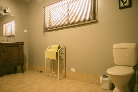 Ironstone Estate Lovedale - Kingaroy Accommodation 9