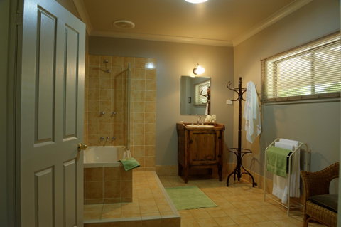 Ironstone Estate Lovedale - Kingaroy Accommodation 32