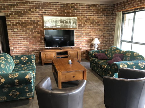 Ironstone Estate Lovedale - Kingaroy Accommodation 1
