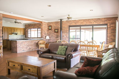 Ironstone Estate Lovedale - Kingaroy Accommodation 19