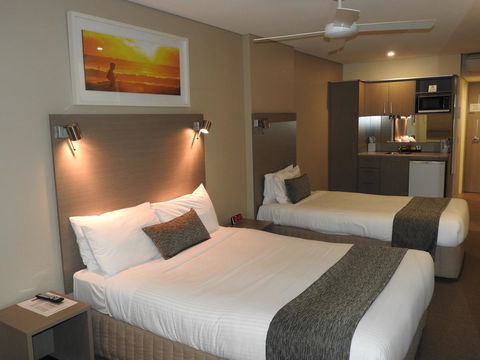 Manly Paradise Motel & Apartments - Kingaroy Accommodation 1