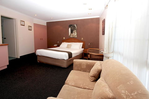 Sapphire Waters Motor Inn - Kingaroy Accommodation 6