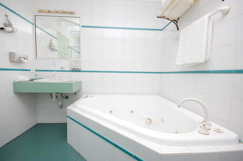 Sapphire Waters Motor Inn - Kingaroy Accommodation 7