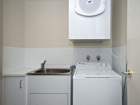 Messines Street, Breakwater Apartment, 104 - Kingaroy Accommodation 10