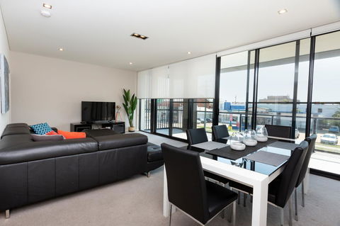 Brand New Executive Apartment - Kingaroy Accommodation 3