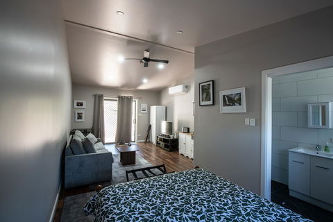 Pound Creek Gallery - Kingaroy Accommodation 16