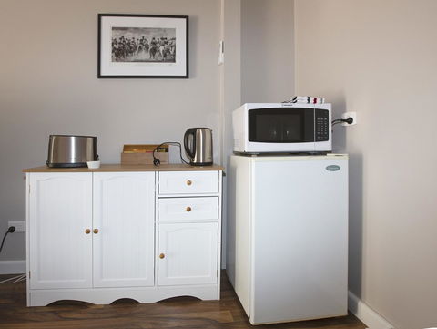Pound Creek Gallery - Kingaroy Accommodation 11