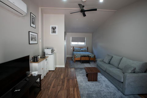 Pound Creek Gallery - Kingaroy Accommodation 5