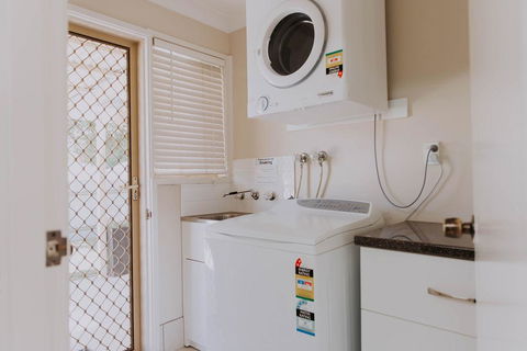 Central Wagga Self Catering Apartment - Kingaroy Accommodation 12
