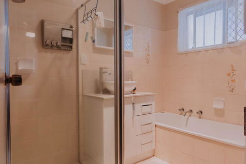 Central Wagga Self Catering Apartment - Kingaroy Accommodation 11