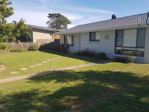 Golden Hill Cottage - Kingaroy Accommodation 0