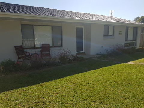 Golden Hill Cottage - Kingaroy Accommodation 2