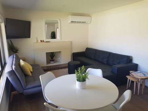 Golden Hill Cottage - Kingaroy Accommodation 9