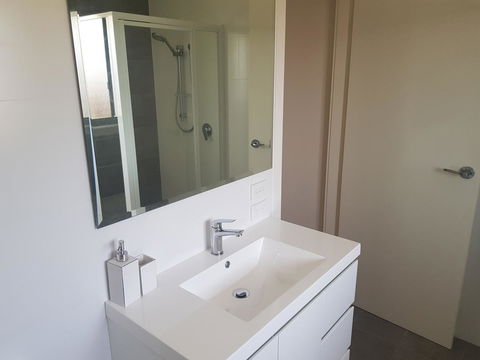Golden Hill Cottage - Kingaroy Accommodation 3