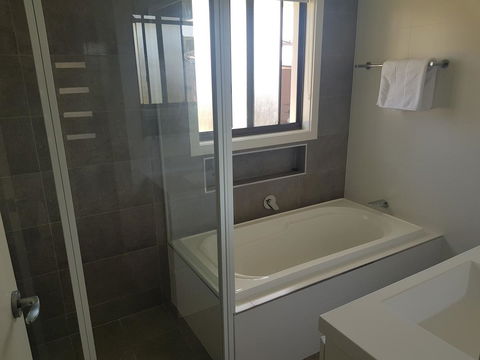 Golden Hill Cottage - Kingaroy Accommodation 5