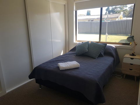 Golden Hill Cottage - Kingaroy Accommodation 11