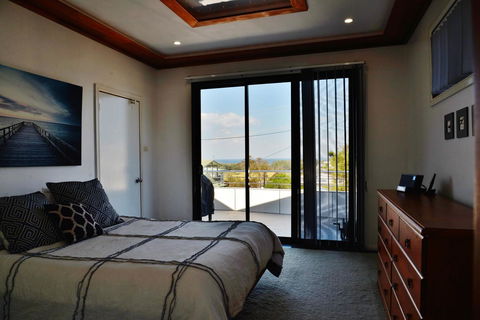 The Boat House - Kingaroy Accommodation 11