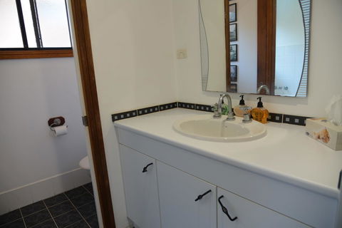 The Boat House - Kingaroy Accommodation 22