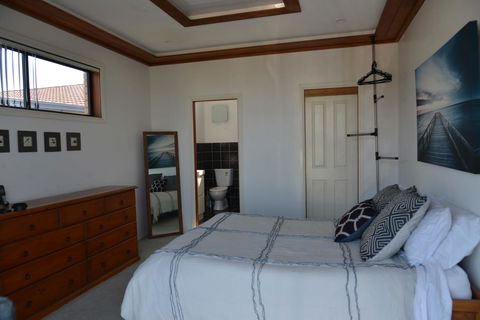 The Boat House - Kingaroy Accommodation 7