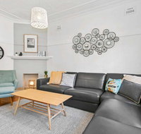 Seaspray - Manly beach apartment close to the sand - Kingaroy Accommodation