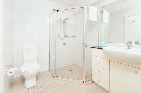 Waterfront Apartment On Sydney Harbour - Kingaroy Accommodation 3