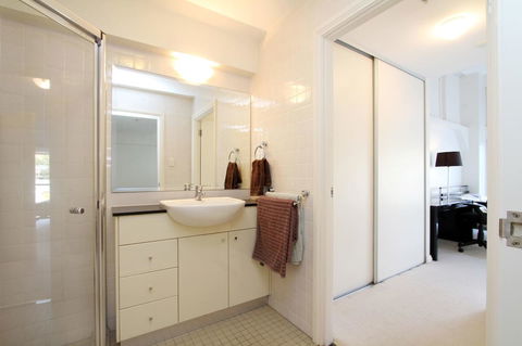 Waterfront Apartment On Sydney Harbour - Kingaroy Accommodation 4