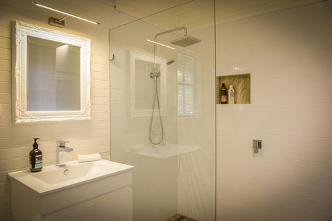 Arcadia - The Barn Cottage & Rosehill Cottage - Kingaroy Accommodation 11