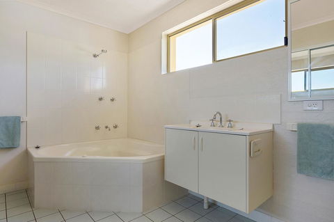 Baywatch Apartments Merimbula - Kingaroy Accommodation 16