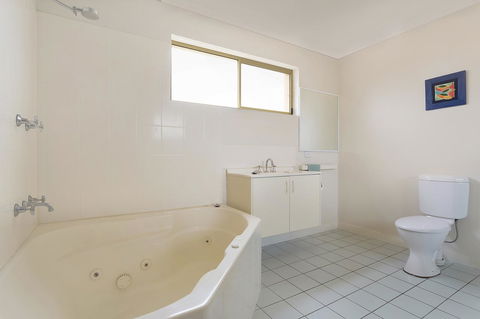Baywatch Apartments Merimbula - Kingaroy Accommodation 15