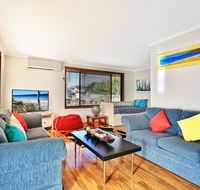 Sandy Toes Beach House Jervis Bay - 2min to Beach - Kingaroy Accommodation