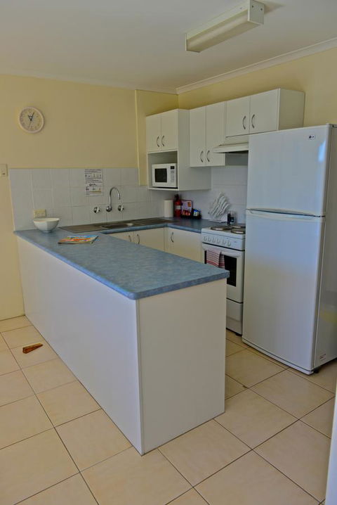 Beach House Holiday Apartments - Kingaroy Accommodation 12