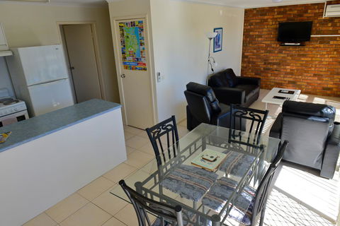 Beach House Holiday Apartments - Kingaroy Accommodation 10