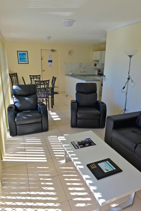 Beach House Holiday Apartments - Kingaroy Accommodation 7