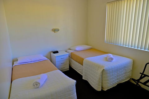 Beach House Holiday Apartments - Kingaroy Accommodation 9