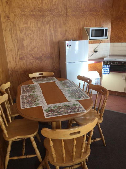 Jenolan Cabins - Kingaroy Accommodation 7