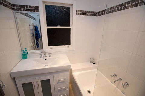 Bush & Bay Cottage - Kingaroy Accommodation 10