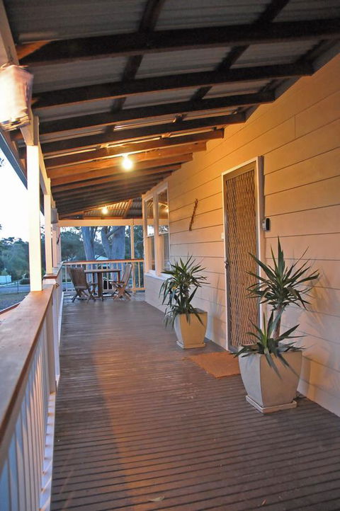 Bush & Bay Cottage - Kingaroy Accommodation 19