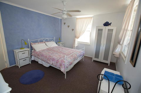Bush & Bay Cottage - Kingaroy Accommodation 8