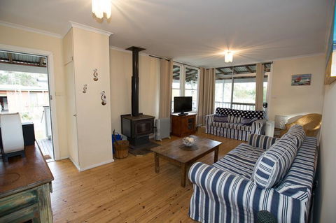 Bush & Bay Cottage - Kingaroy Accommodation 7